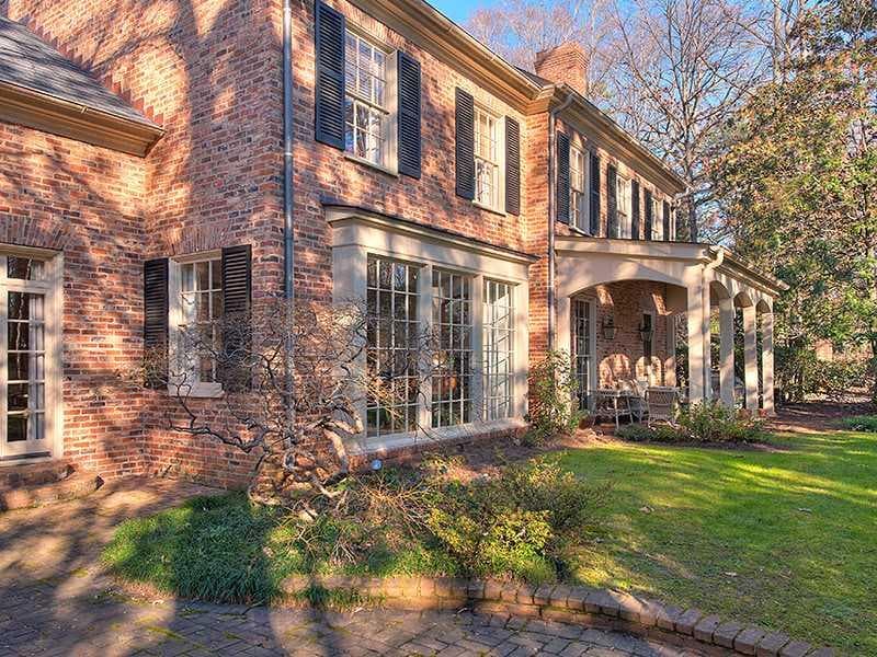 3 bedroom, 3,683 sq ft single family residence sold at 711 W Wesley Road, Atlanta, GA 30327