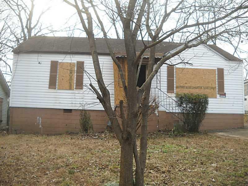 4 bedroom, 1,596 sq ft single family residence sold at 1386 Pine Avenue, East Point, GA 30344