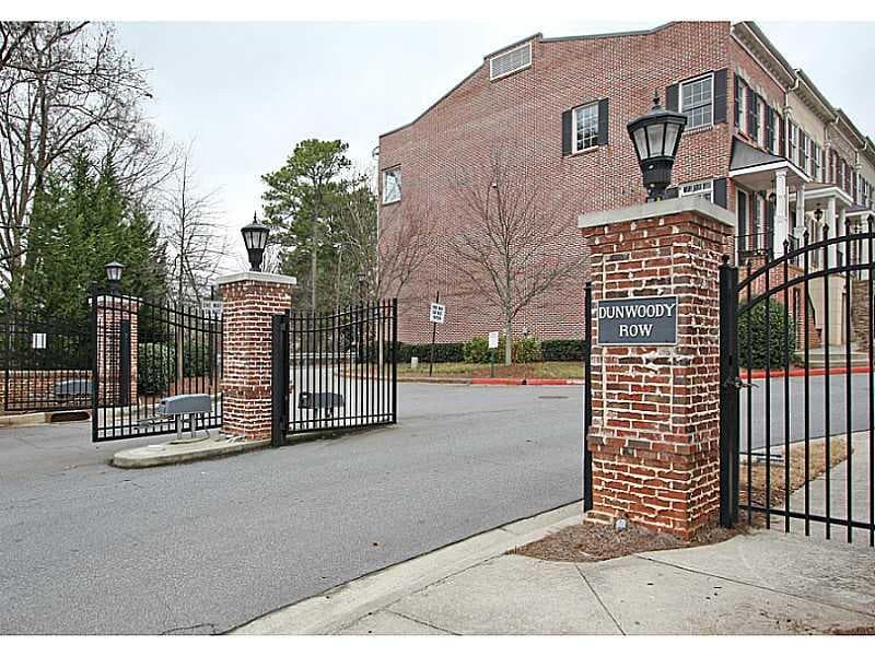 4 bedroom townhouse sold at 985 Pearl Point 0, Sandy Springs, GA 30328