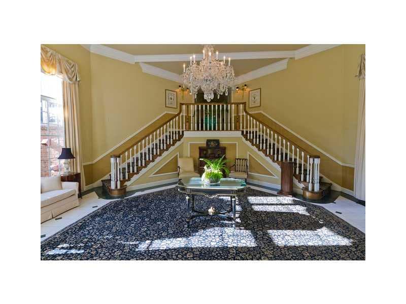 2 bedroom, 1,160 sq ft condominium sold at 175 15th Street 220, Atlanta, GA 30309
