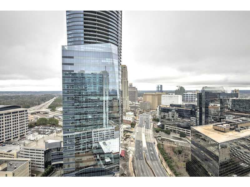 1 bedroom condominium sold at 3324 Peachtree Road 2403, Atlanta, GA 30326