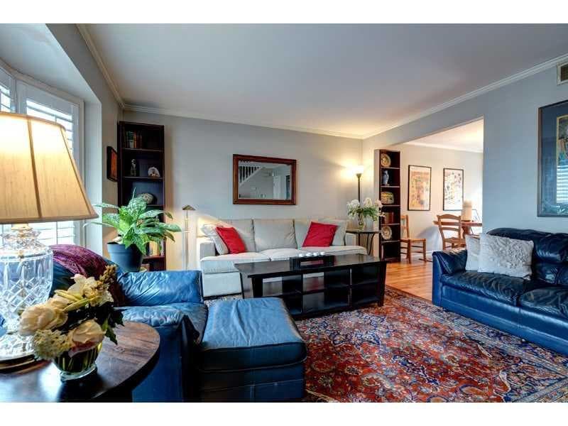 2 bedroom, 1,108 sq ft condominium sold at 136 Peachtree Memorial Drive CT3, Atlanta, GA 30309