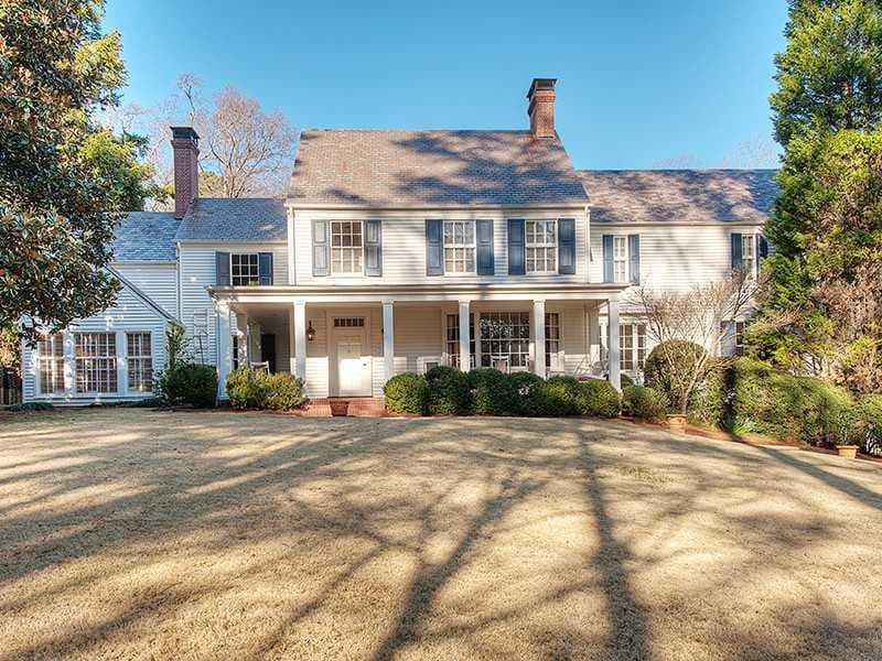 4 bedroom, 6,716 sq ft single family residence sold at 2865 Howell Mill Road, Atlanta, GA 30327