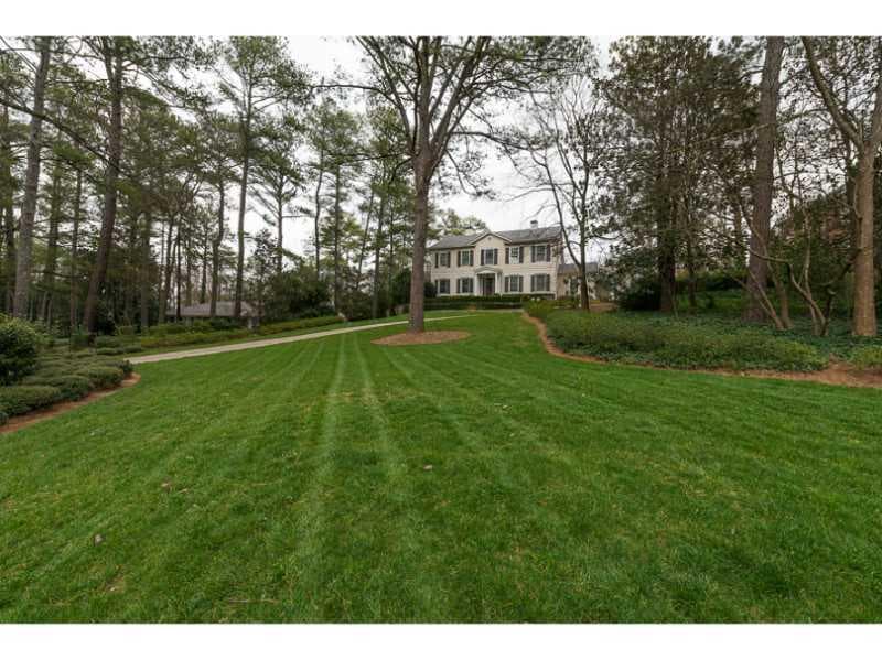 5 bedroom, 5,530 sq ft single family residence sold at 2777 Ridgewood Road, Atlanta, GA 30327