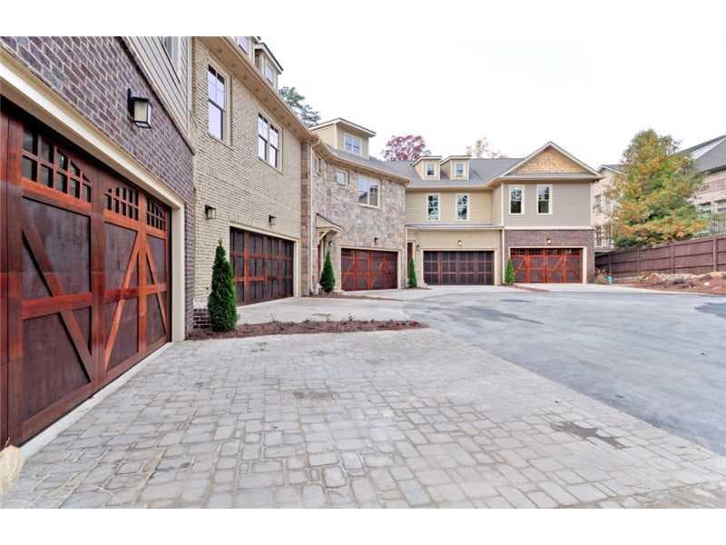 4 bedroom, 2,686 sq ft townhouse sold at 3002 Lenox Road 200, Atlanta, GA 30324