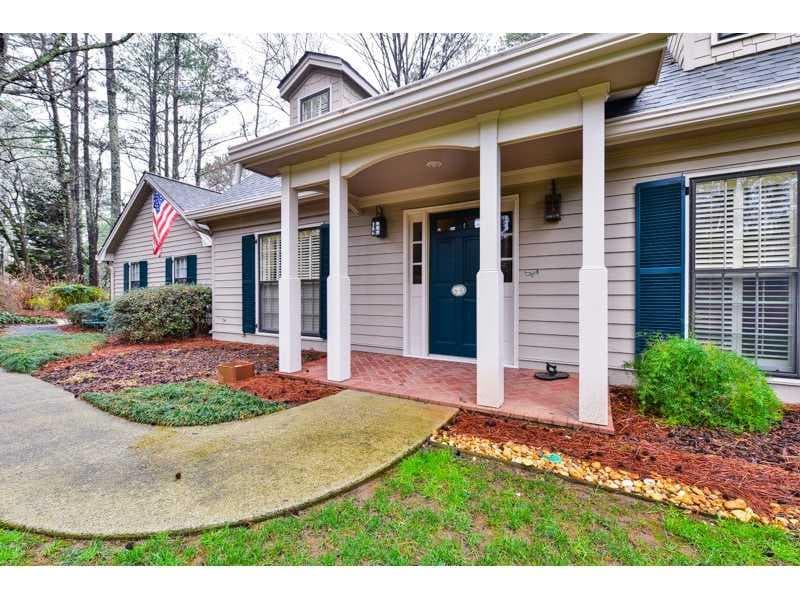 3 bedroom, 2,007 sq ft single family residence sold at 2727 Ravenoaks Place, Marietta, GA 30062