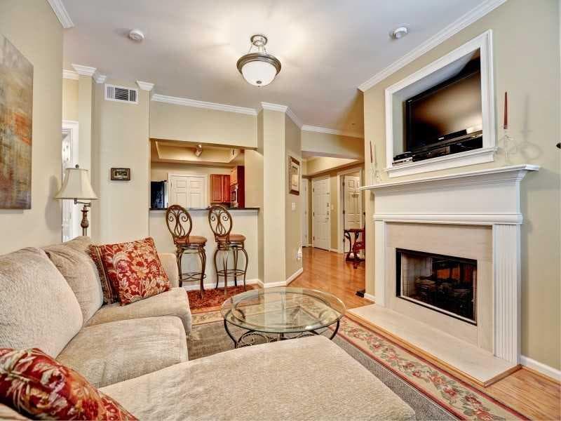 2 bedroom, 1,469 sq ft condominium sold at 3275 Lenox Road 211, Atlanta, GA 30324