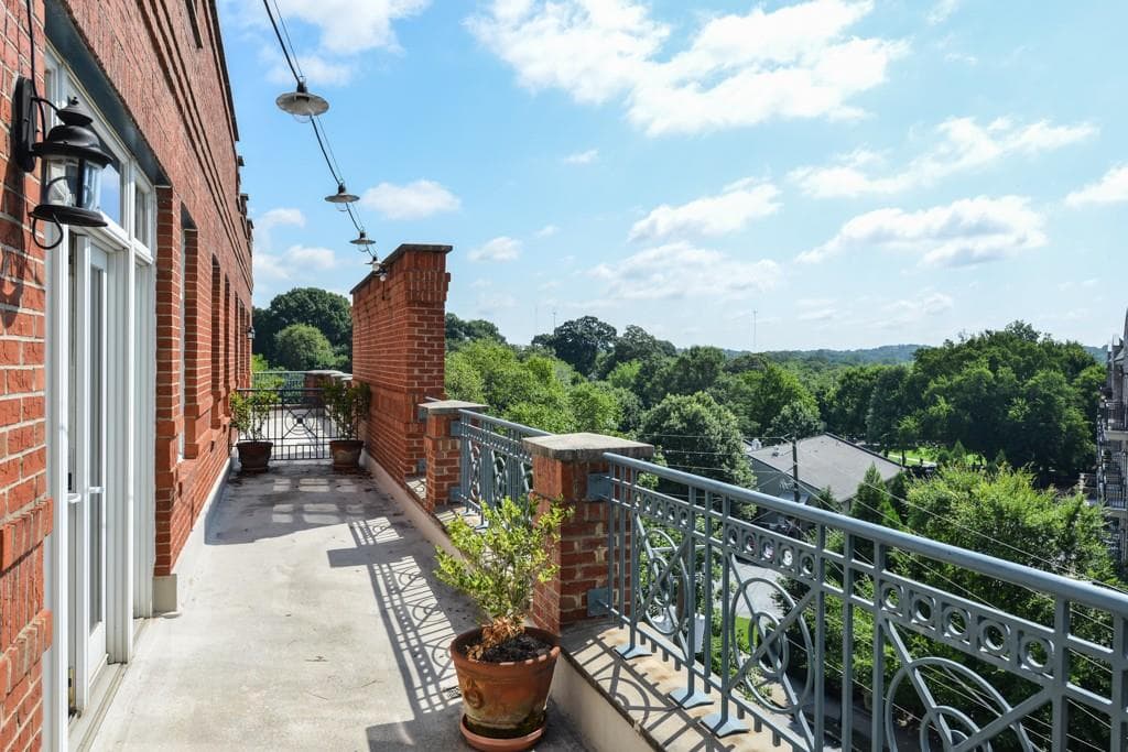 1 bedroom, 1,268 sq ft condominium sold at 1058 Piedmont Avenue 405, Atlanta, GA 30309