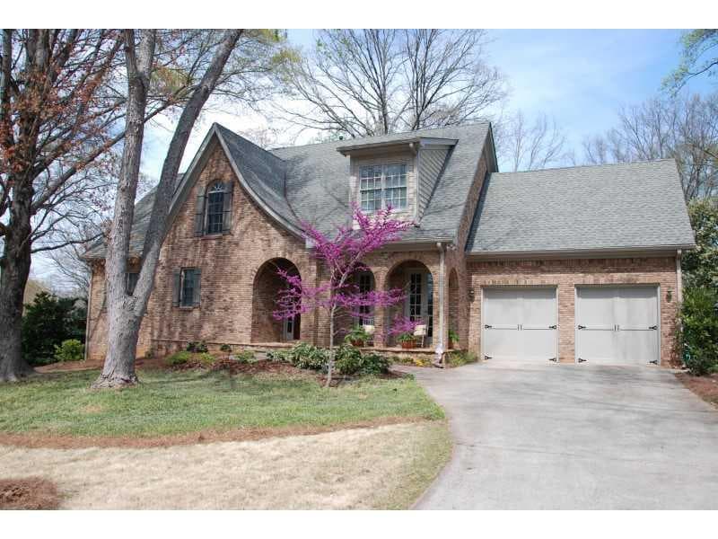 4 bedroom, 3,207 sq ft single family residence sold at 1027 Northcliffe Drive, Atlanta, GA 30318