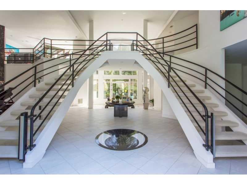 5 bedroom, 6,793 sq ft single family residence sold at 3865 Northside Drive, Atlanta, GA 30342