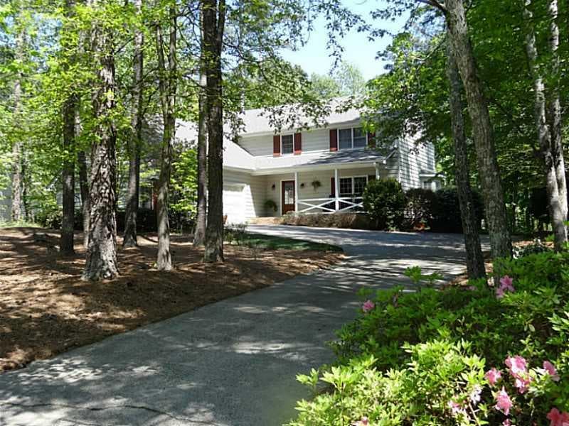 4 bedroom, 2,636 sq ft single family residence sold at 11495 Strickland Road, Roswell, GA 30076