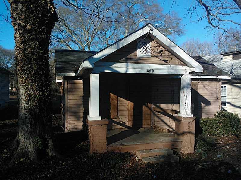 3 bedroom single family residence sold at 490 W Lake Avenue, Atlanta, GA 30318
