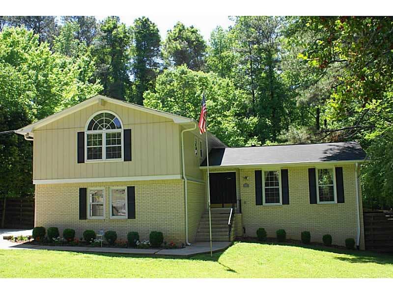 4 bedroom, 2,316 sq ft single family residence sold at 5538 Roberts Drive, Dunwoody, GA 30338