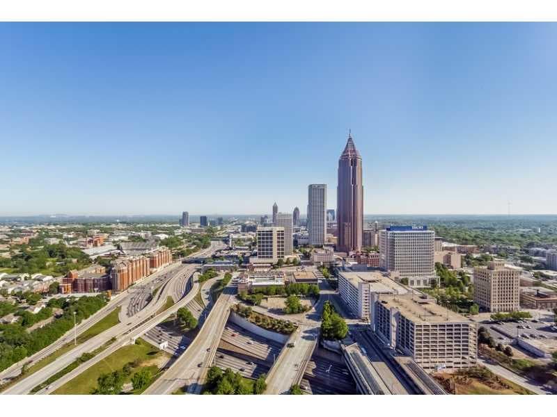 2 bedroom, 1,127 sq ft condominium sold at 400 W Peachtree Street 3504, Atlanta, GA 30308