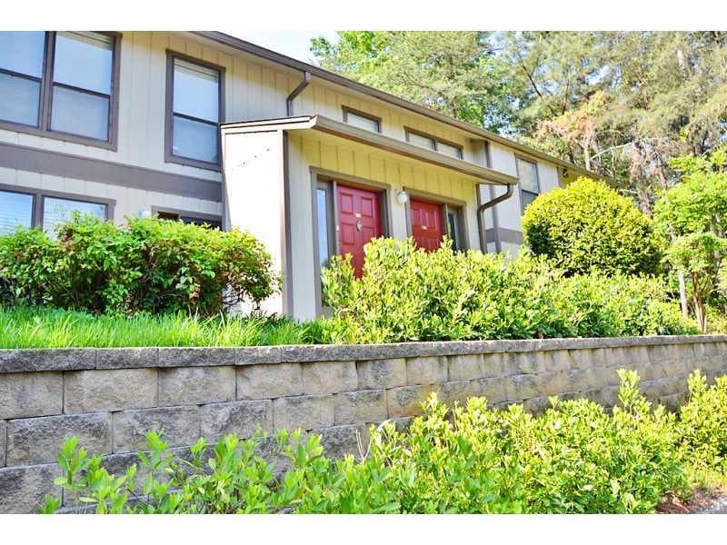 2 bedroom, 1,463 sq ft condominium sold at 102 Woodcliff Drive 102, Atlanta, GA 30350