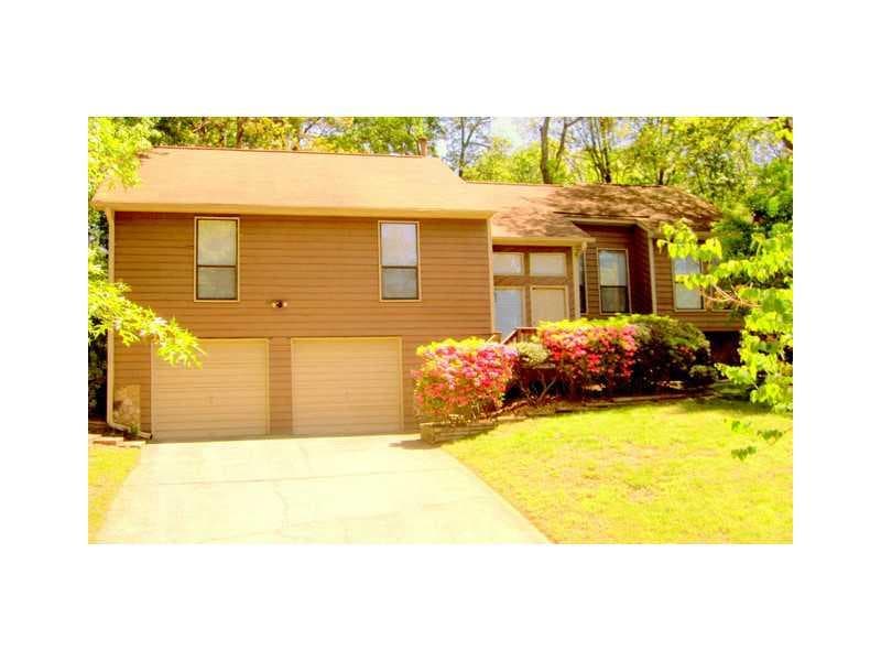 3 bedroom single family residence sold at 8665 Colony Club Drive, Alpharetta, GA 30022