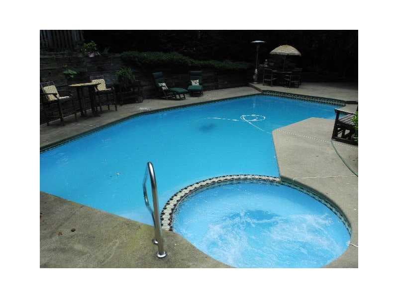 1060 Finnsbury Drive, Roswell, GA 30075 — most recent listing photo