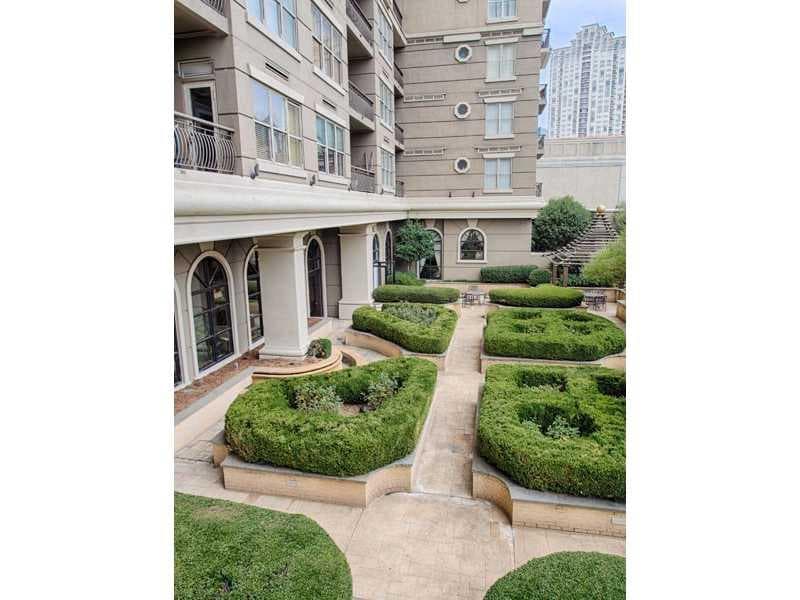 2 bedroom, 1,386 sq ft condominium sold at 3334 Peachtree Road 606, Atlanta, GA 30326