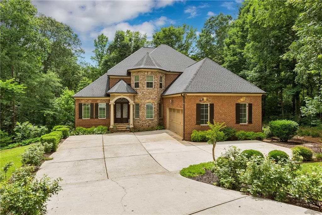 6 bedroom, 5 bathroom single family residence sold at 6158 Golf View Court, Jefferson, GA 30549