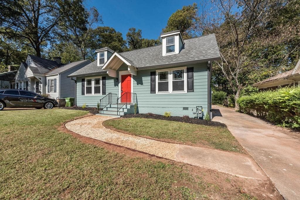 3 bedroom, 2 bathroom, 1,630 sq ft single family residence sold at 1045 Deckner Ave, Atlanta, GA 30310