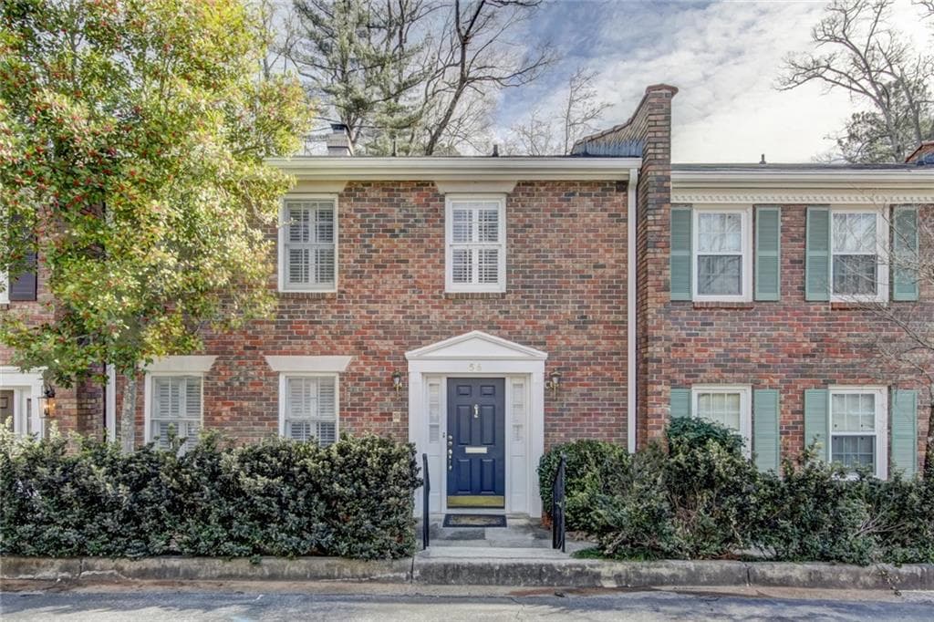 3 bedroom, 3 bathroom, 1,612 sq ft condominium sold at 70 Old Ivy Road 56, Atlanta, GA 30342