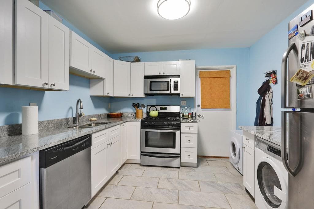 2 bedroom, 1 bathroom, 804 sq ft condominium sold at 1355 Euclid Avenue C-34, Atlanta, GA 30307