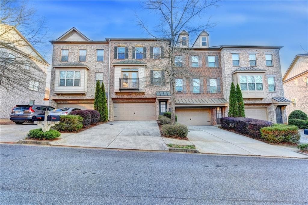 4 bedroom, 4 bathroom, 2,310 sq ft townhouse sold at 2726 Blakely Drive, Suwanee, GA 30024