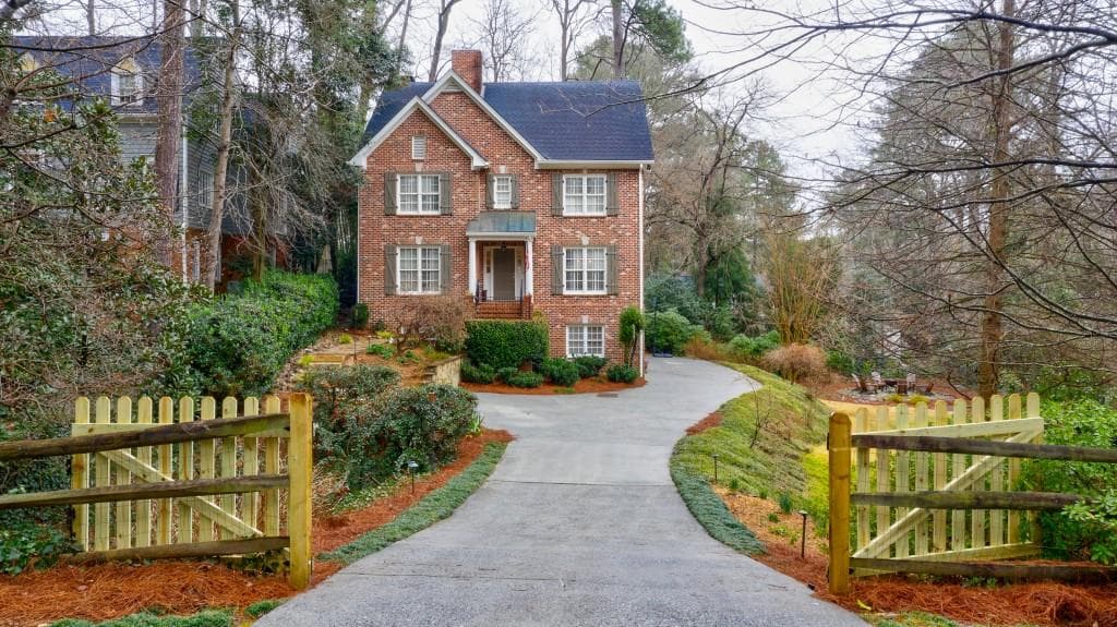 6 bedroom, 6 bathroom, 4,585 sq ft single family residence sold at 725 Longwood Drive, Atlanta, GA 30305