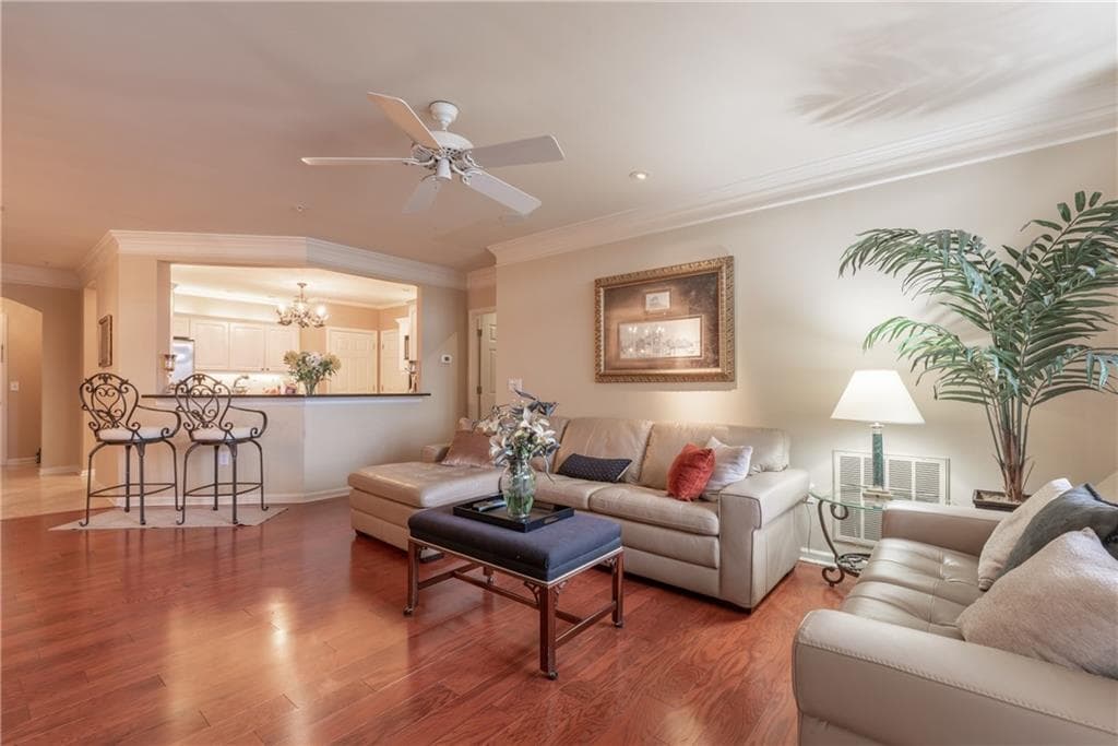 2 bedroom, 2 bathroom, 1,804 sq ft condominium sold at 3334 Peachtree Road 408, Atlanta, GA 30326