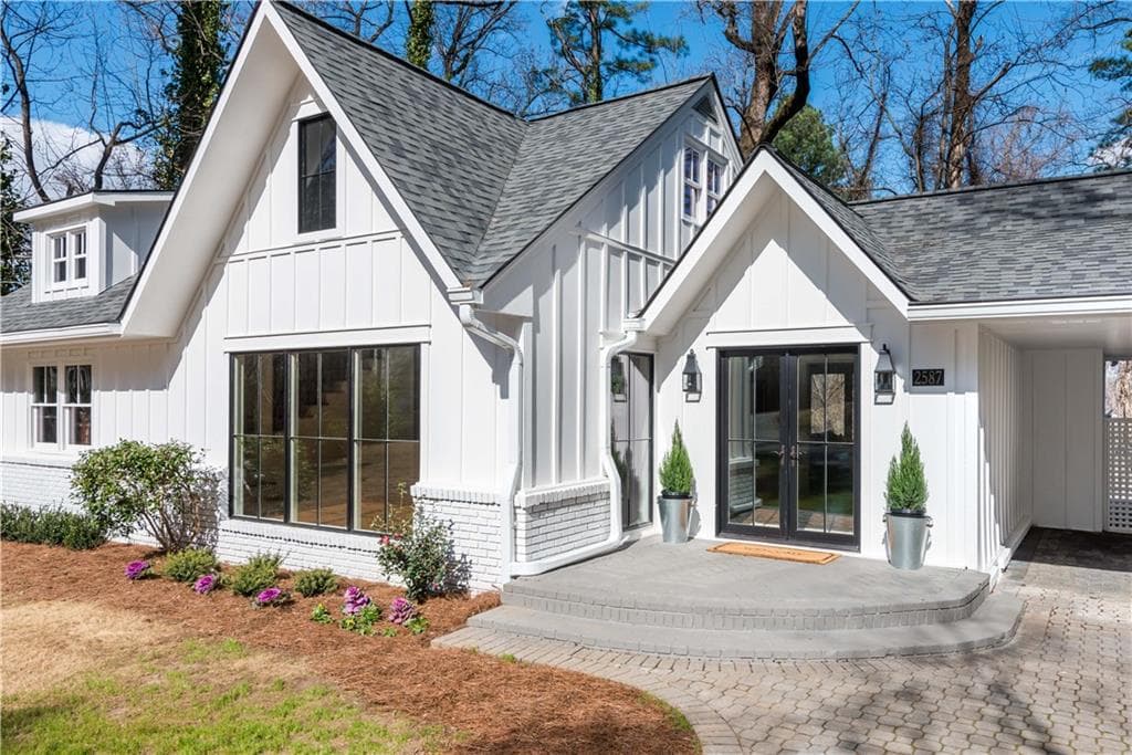 2587 Ridgewood Terrace, Atlanta, GA 30318 — most recent listing photo