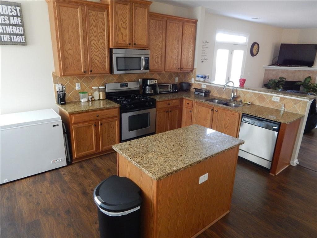 4 bedroom, 3 bathroom, 3,000 sq ft single family residence sold at 2642 SW Summit Parkway, Atlanta, GA 30331