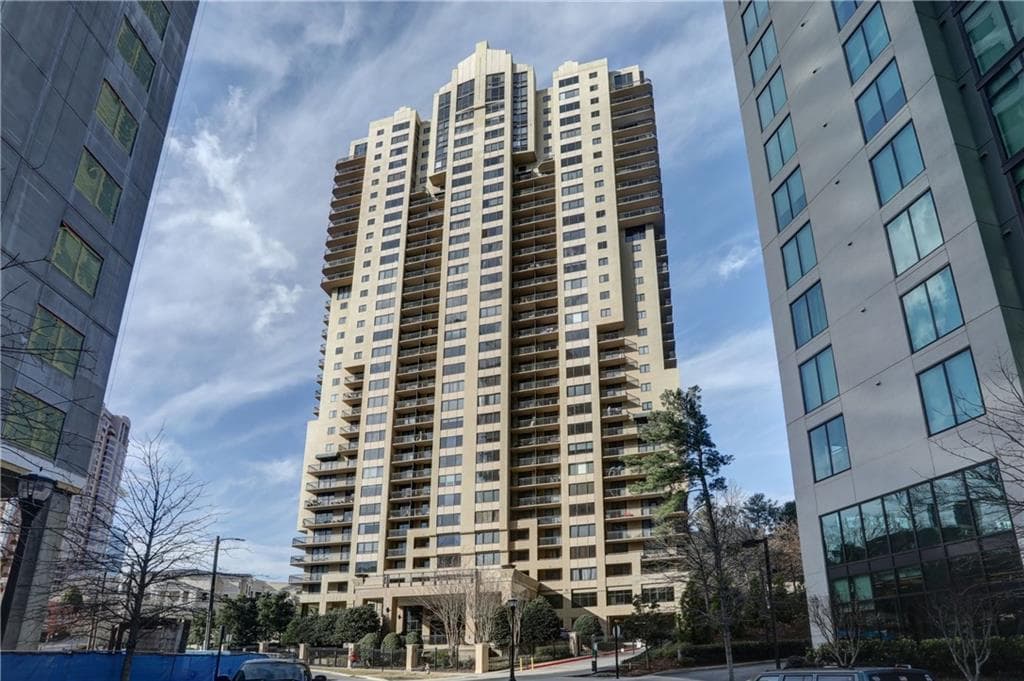 1 bedroom, 1 bathroom, 750 sq ft condominium sold at 3481 Lakeside Drive 2104, Atlanta, GA 30326