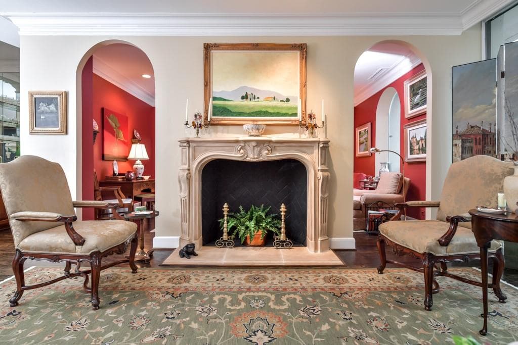 2 bedroom, 3 bathroom, 2,768 sq ft condominium sold at 2575 Peachtree Road 17G, Atlanta, GA 30305