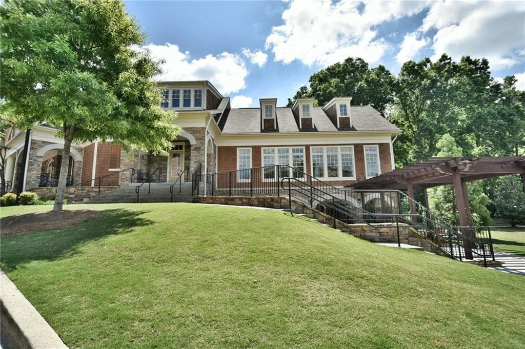 2 bedroom, 3 bathroom, 1,500 sq ft condominium sold at 200 River Vista Drive 533, Atlanta, GA 30339