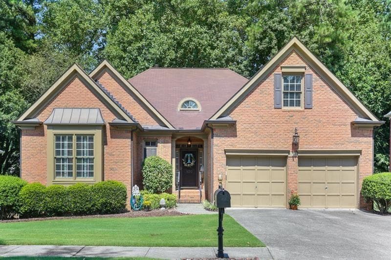 4 bedroom, 3 bathroom, 3,900 sq ft single family residence sold at 800 Lake Medlock Drive, Johns Creek, GA 30022
