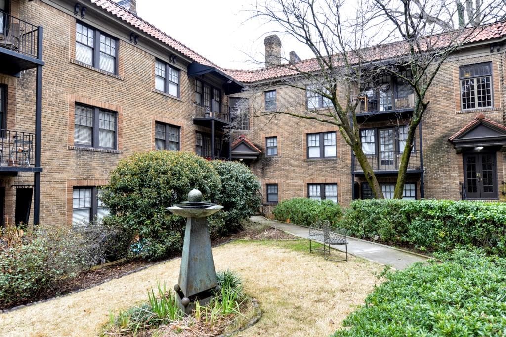 1 bedroom, 1 bathroom, 636 sq ft condominium sold at 677 Somerset Terrace C-2, Atlanta, GA 30306