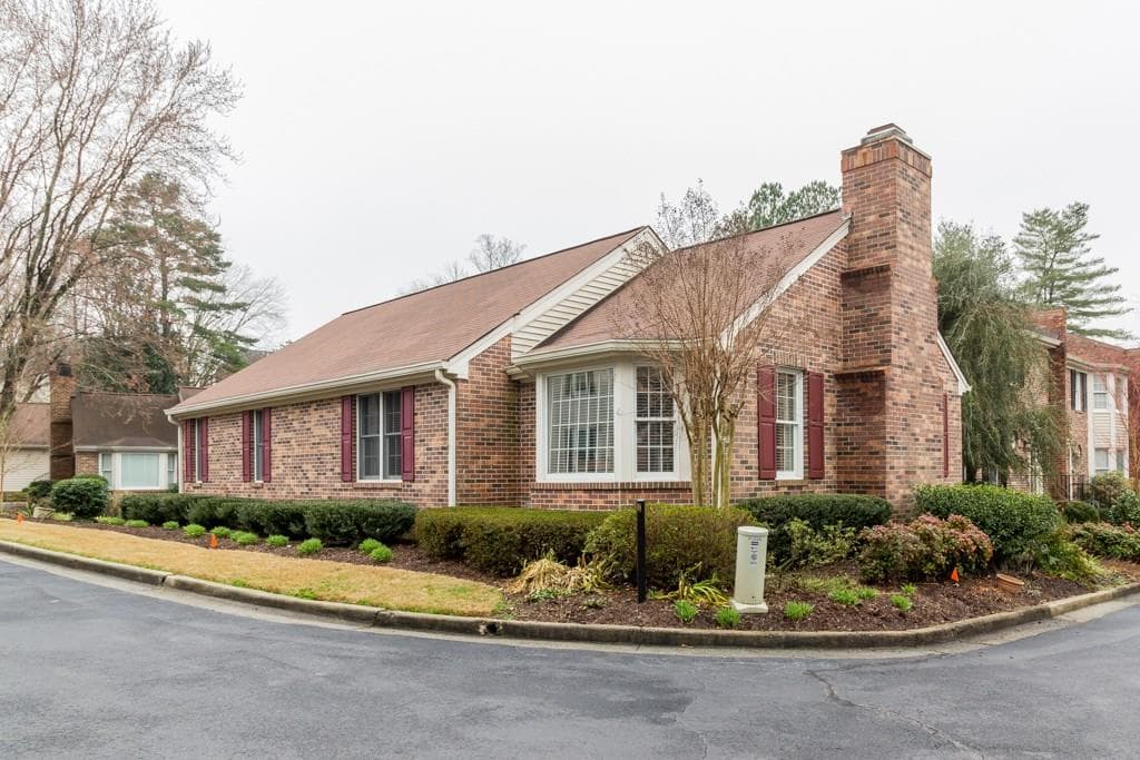 1528 September Chase, Decatur, GA 30033 — most recent listing photo