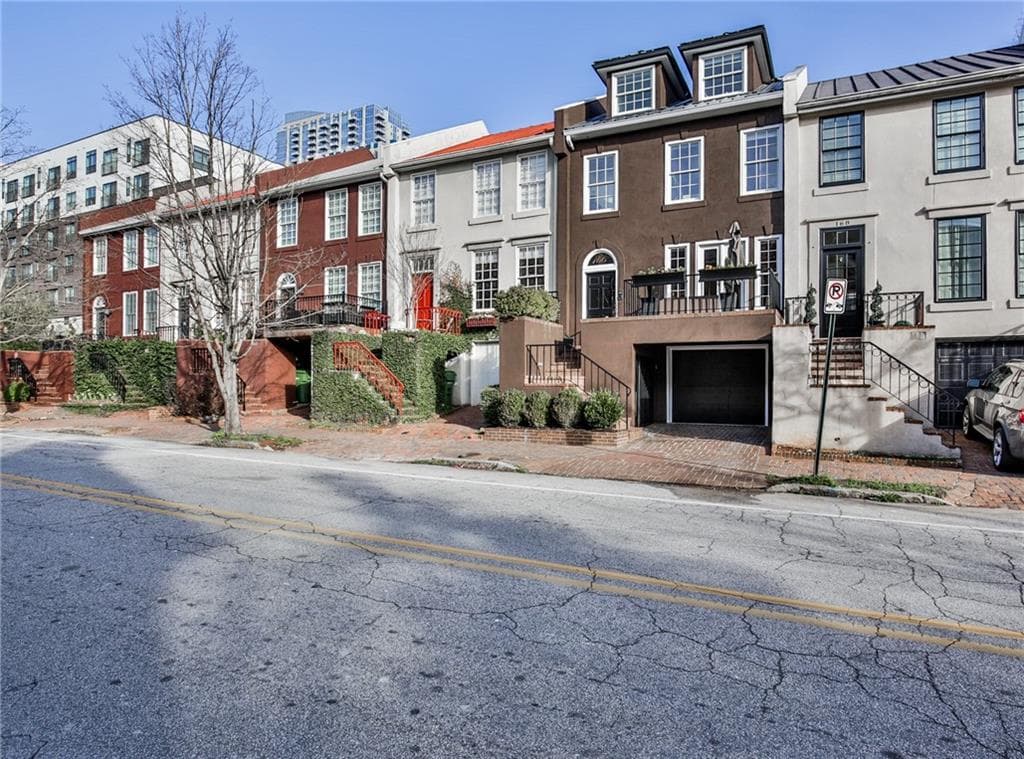 2 bedroom, 3 bathroom townhouse sold at 166 5th Street, Atlanta, GA 30308