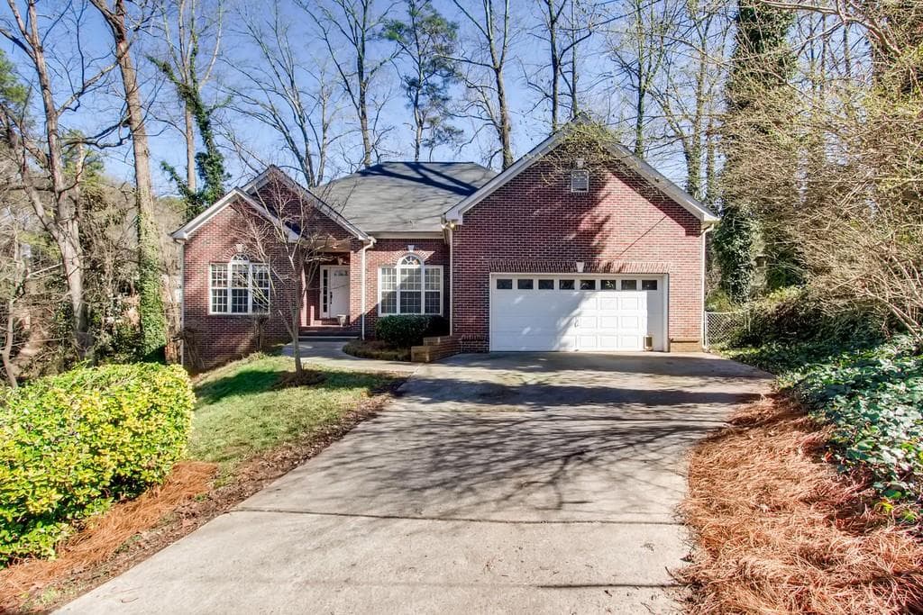 3 bedroom, 2 bathroom, 2,746 sq ft single family residence sold at 1058 Clifton Circle, Smyrna, GA 30080