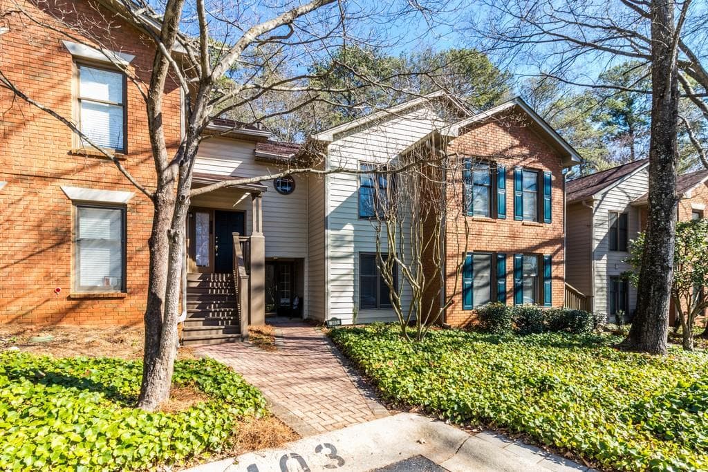 3 bedroom, 2 bathroom, 1,650 sq ft condominium sold at 103 GARDEN Court, Atlanta, GA 30328