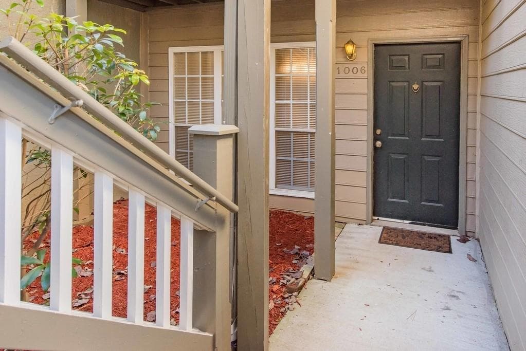 2 bedroom, 2 bathroom, 1,229 sq ft condominium sold at 1006 MILL POND Drive, Smyrna, GA 30082