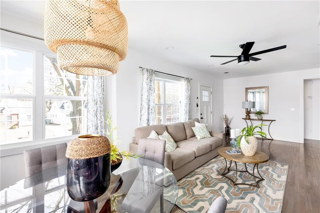 3 bedroom, 2 bathroom, 1,282 sq ft single family residence sold at 1927 S Gordon Street, Atlanta, GA 30310