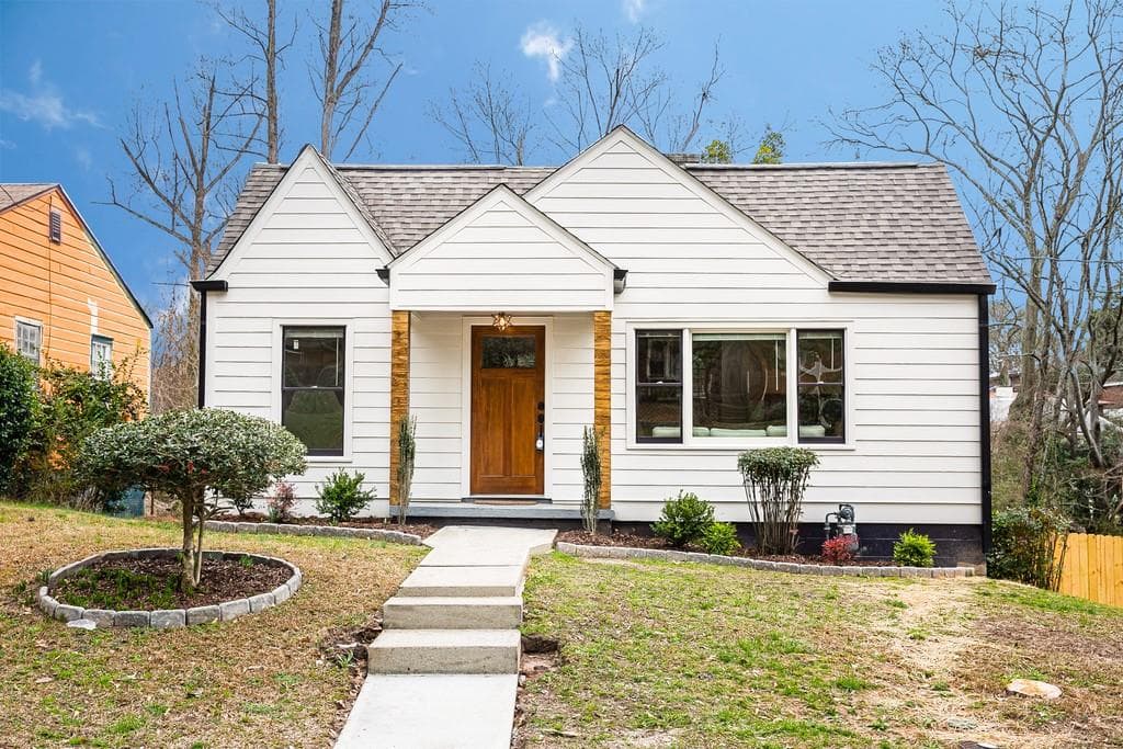 3 bedroom, 2 bathroom, 1,350 sq ft single family residence sold at 216 CHICAMAUGA Avenue, Atlanta, GA 30314