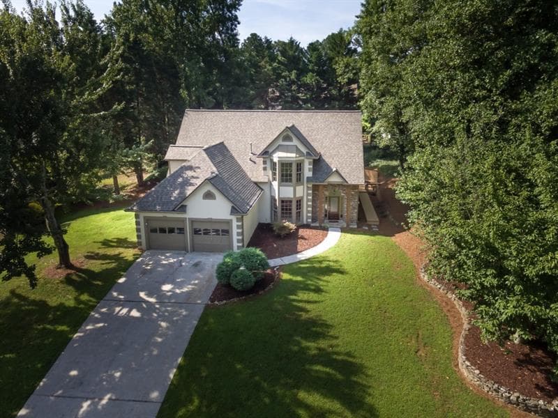 3 bedroom, 3 bathroom, 2,891 sq ft single family residence sold at 190 Red Oak Lane, Alpharetta, GA 30009