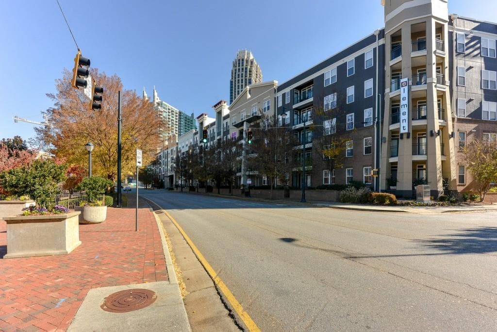 1 bedroom, 1 bathroom, 770 sq ft condominium sold at 390 17th Street 4032, Atlanta, GA 30363