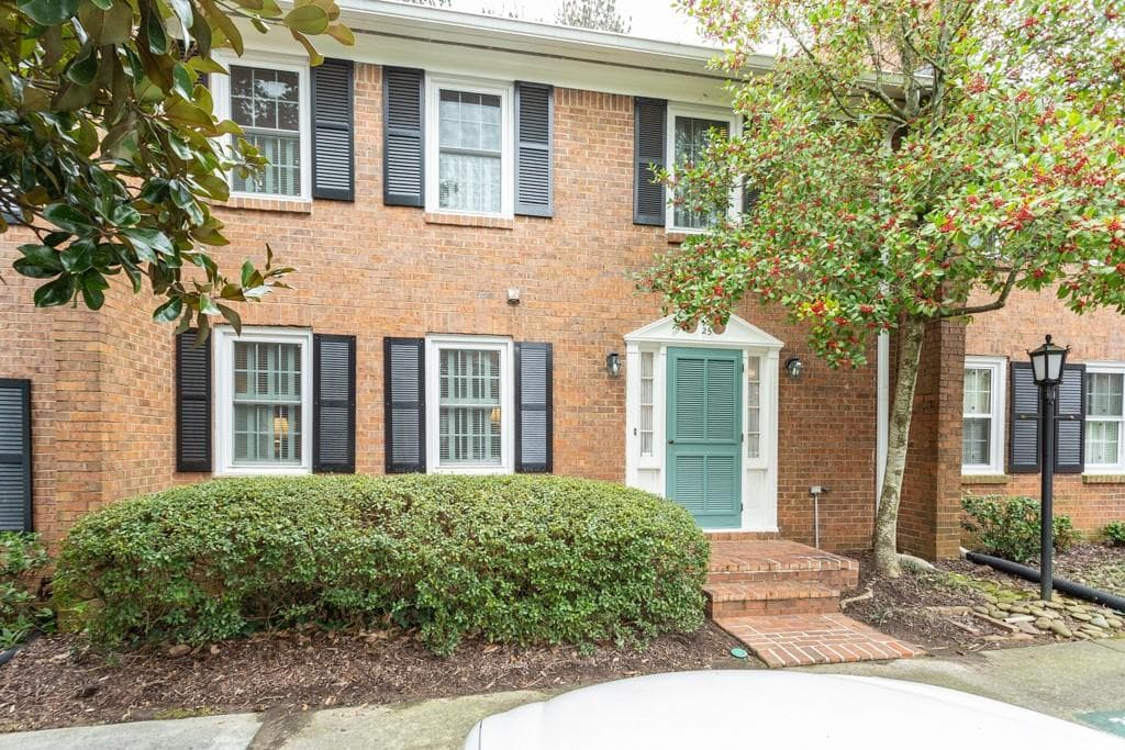 3 bedroom, 3 bathroom, 1,944 sq ft condominium sold at 4620 Wieuca Road 25, Atlanta, GA 30342
