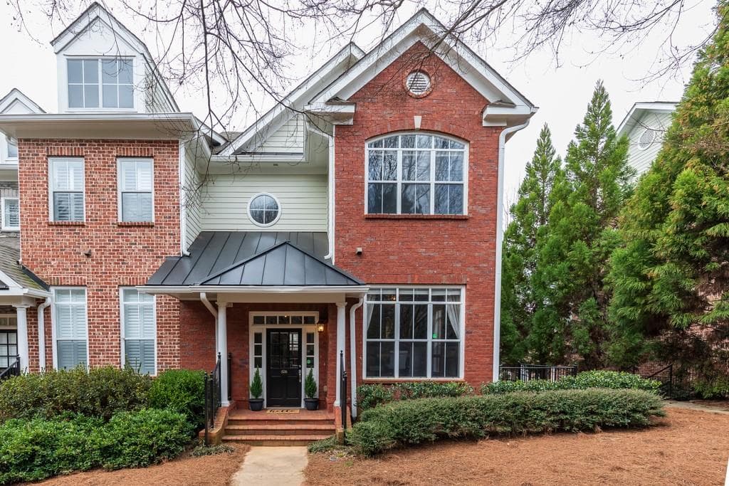 3 bedroom, 3 bathroom, 2,177 sq ft townhouse sold at 5438 Glenridge View 5438, Atlanta, GA 30342