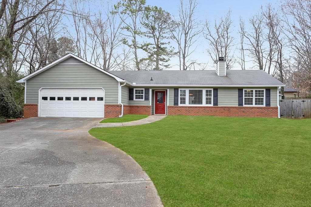 3 bedroom, 2 bathroom, 1,712 sq ft single family residence sold at 7 Creekpark Court, Roswell, GA 30076