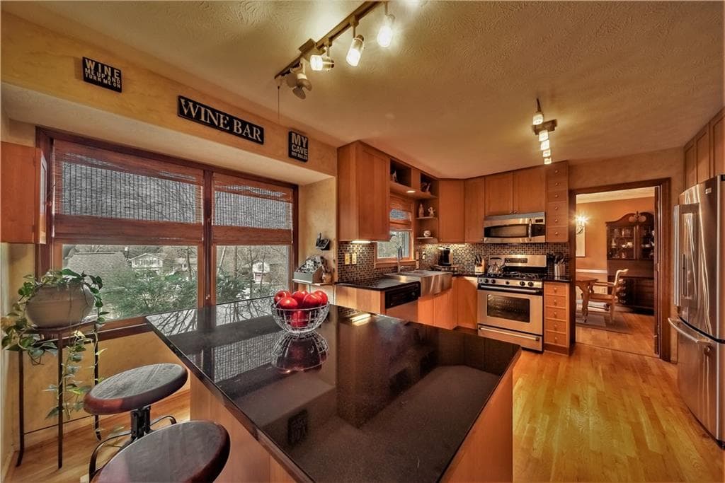 2539 Fontainebleau Drive, Dunwoody, GA 30360 — most recent listing photo