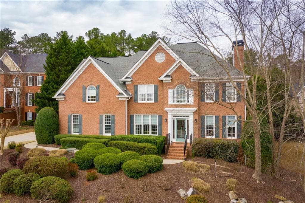 5 bedroom, 5 bathroom, 4,674 sq ft single family residence sold at 305 Willow Oak Court, Johns Creek, GA 30005